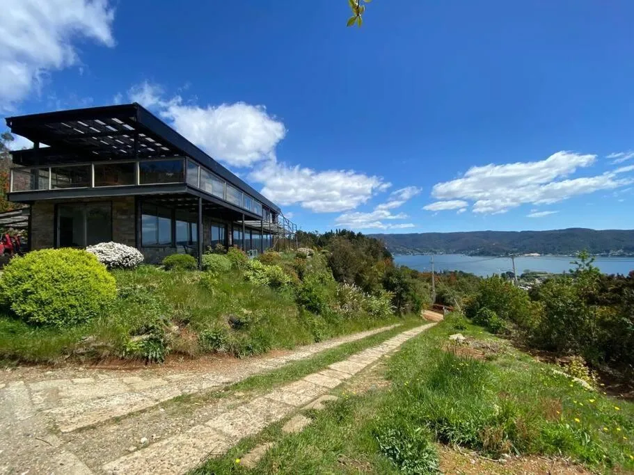 Agradable casa en parcela con piscina y vista al mar en Valdivia - Cabaña para 6 personas