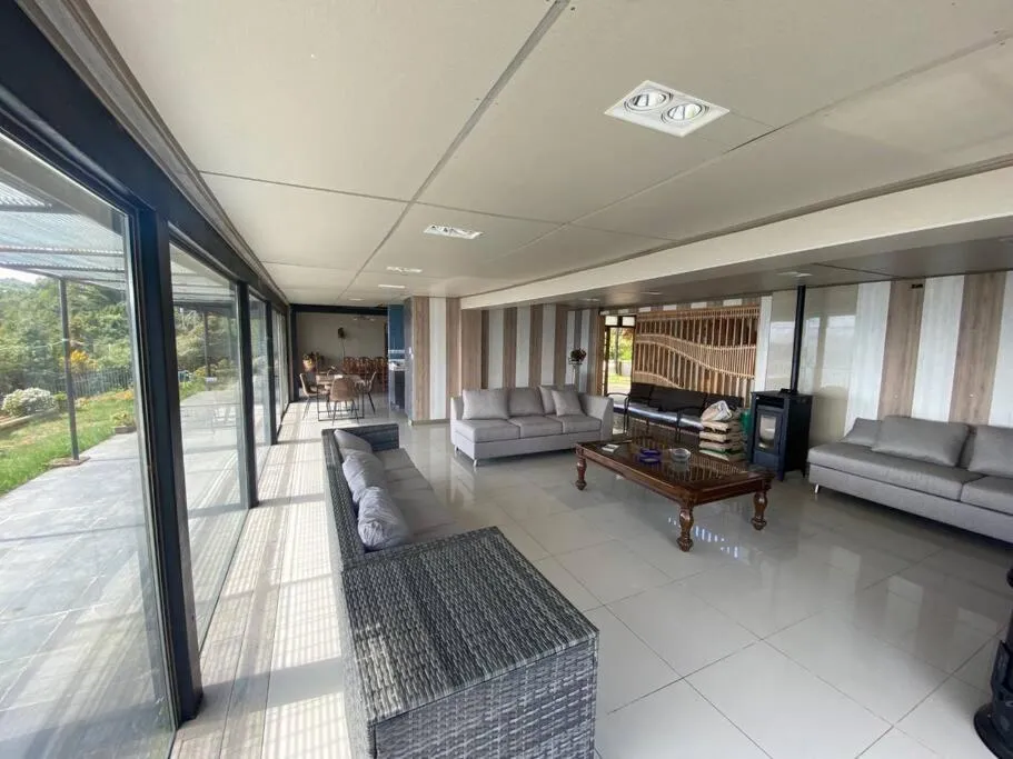 Agradable casa en parcela con piscina y vista al mar - Foto 3