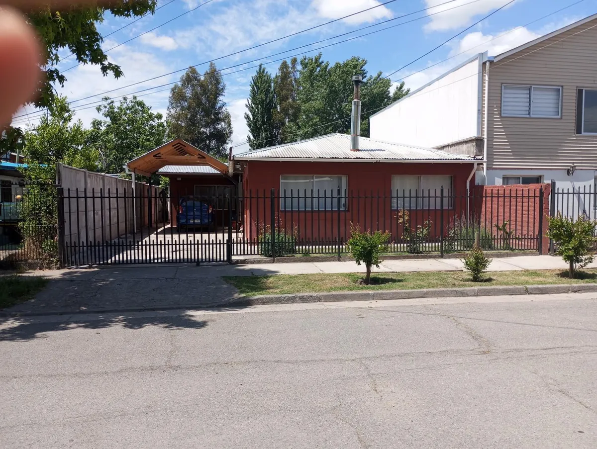 Amplio alojamiento vacacional ubicado a 500 metros de la plaza y a 5 minutos de la ruta del vino - Foto 2