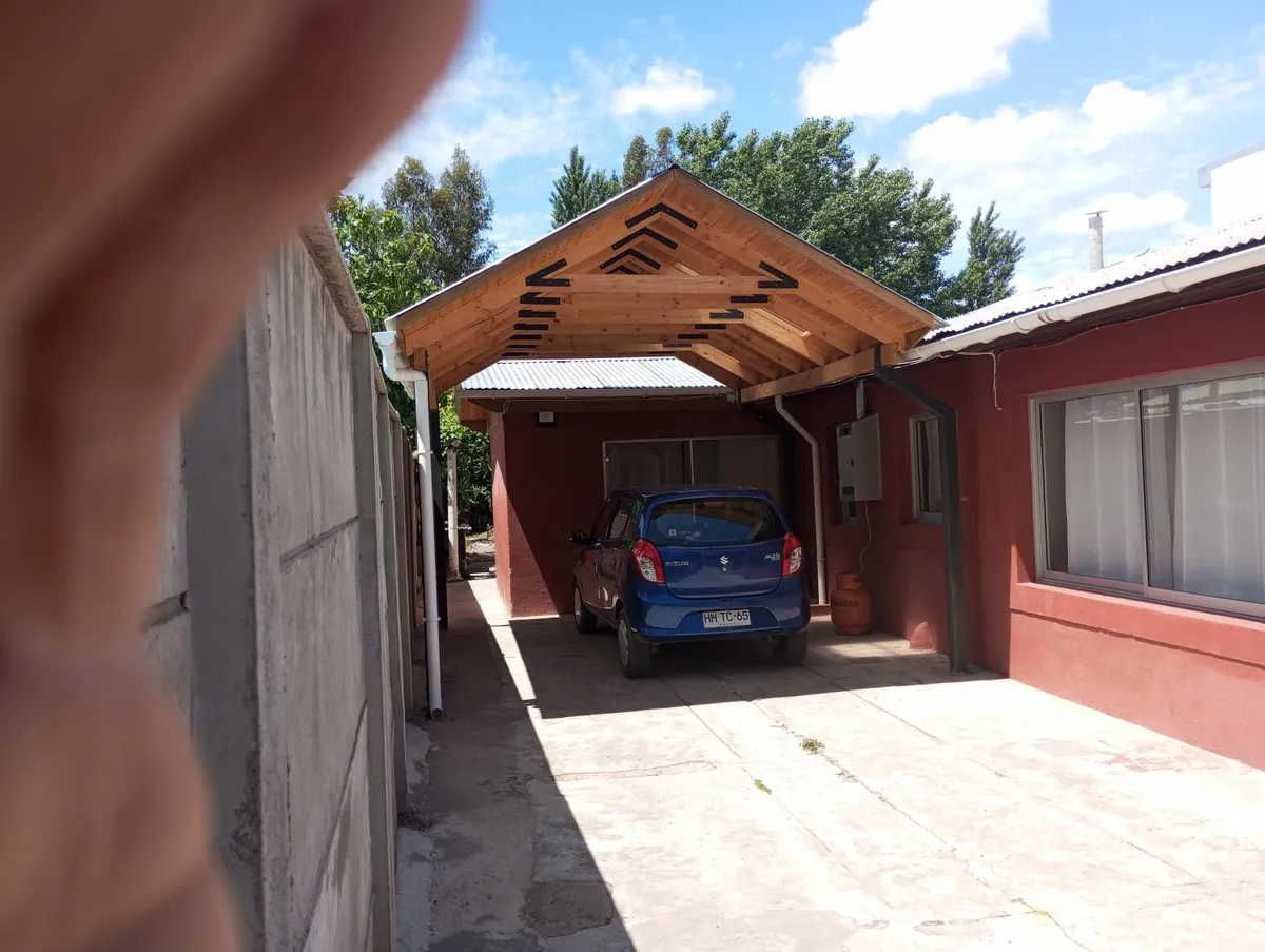 Amplio alojamiento vacacional ubicado a 500 metros de la plaza y a 5 minutos de la ruta del vino - Foto 3