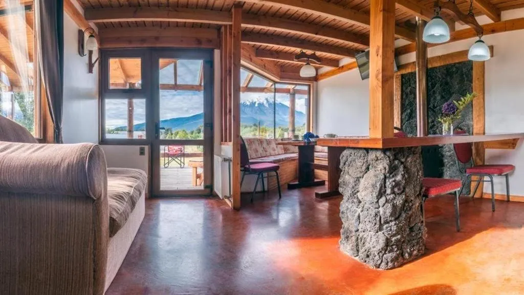 Cabañas Martina Bungalows 3 con vista a volcanes l Frente al Lago Llanquihue l Piscina temperada y tinaja TV y WiFi l Hasta 6 personas en La Ensenada - Cabaña para 6 personas