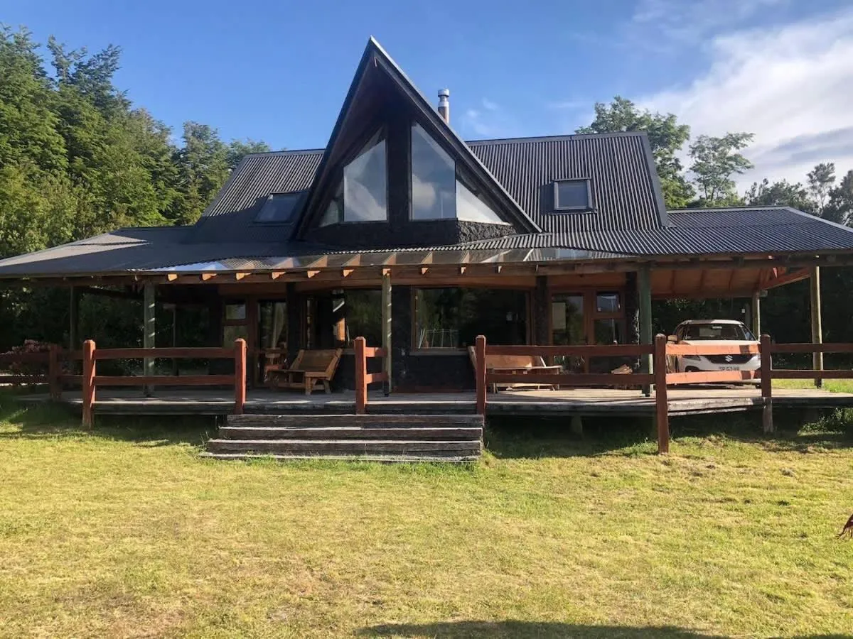 Cabañas Martina Bungalows 3 con vista a volcanes l Frente al Lago Llanquihue l Piscina temperada y tinaja TV y WiFi l Hasta 6 personas - Foto 3