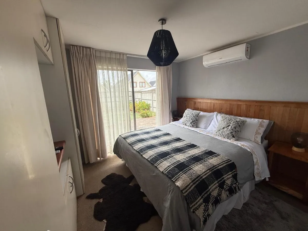 Casa Las Moreras, 4 dormitorios, AACC, TV Netflix, WIFI, estacionamiento en Los Ángeles - Cabaña para 6 personas