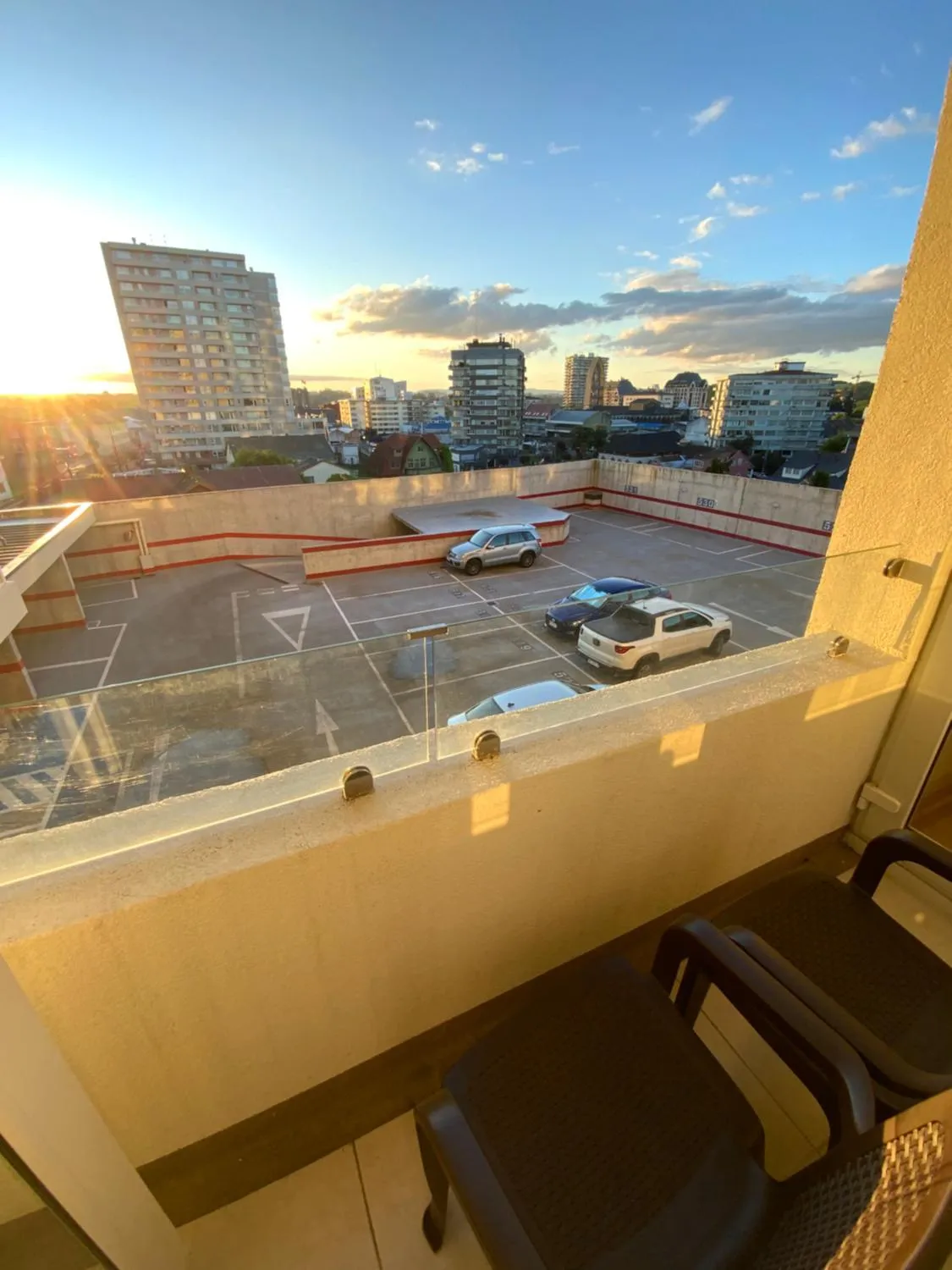 Departamento Diario Amoblado en Edificio Pleno Centro de Osorno Full Eléctrico y Estacionamiento Techado, Comodidad, Moderno y Seguridad - Foto 2