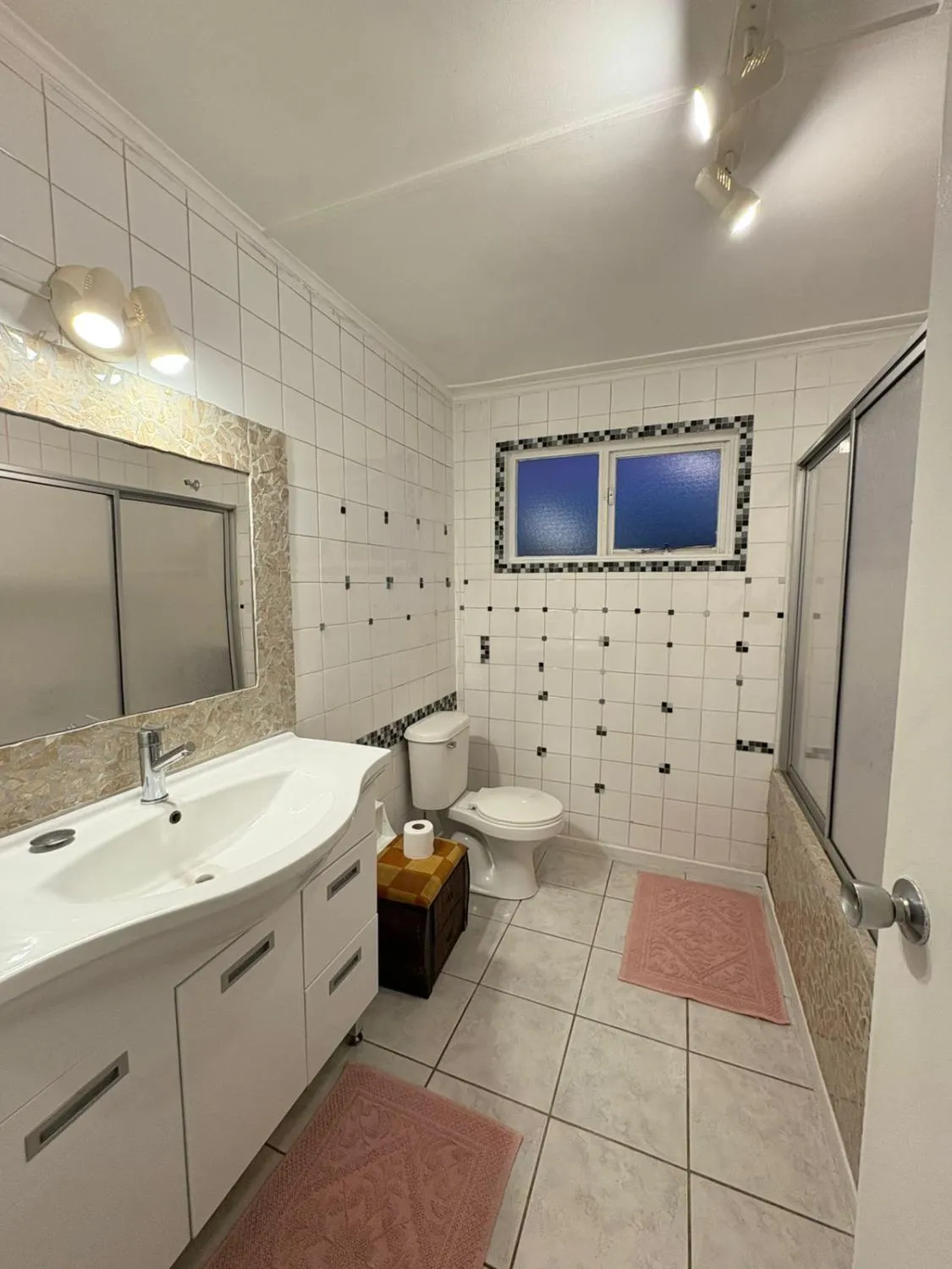 Gran Casa Familiar con Estacionamiento - Foto 4