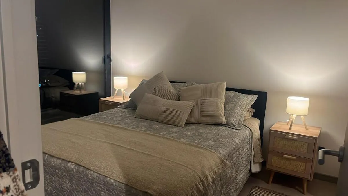 Precioso departamento nuevo con estacionamiento - Foto 3