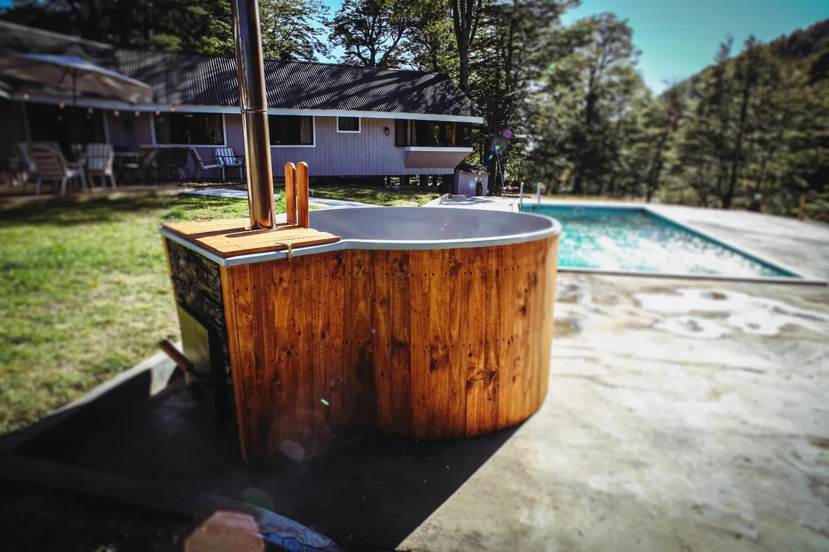 Vista al volcán con tinaja y río en Conguillío - Foto 2